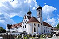 Klosterbasilika St. Benedikt mit angefügter Anastasiakapelle (Mitte)