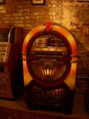 Juke-box Wurlitzer 750/750E de 1941 - 24 disques.