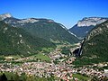 Vue sur la vallée de Thônes et le Parmelan en arrière-plan.