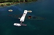 Pamätník námorníkom USS Arizona z výšky.