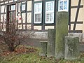 Denkmal für vier Soldaten vor der Gemeindeschenke in Westgreußen