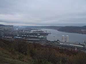 Blick auf die Kola-Bucht und den Hafen von Murmansk