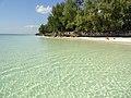 Sebuah pantai sisi barat Pulau Pasi