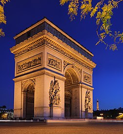 L'arc de triomphe de l'Étoile, place Charles-de-Gaulle à Paris. Ordonnée par Napoléon Ier en 1806, sa construction fut d'abord assurée par l'architecte Chalgrin avant d'être interrompue. Il fut achevé sous Louis-Philippe. Il mesure 50 mètres de hauteur et 45 mètres de largeur. (définition réelle 3 929 × 4 260)