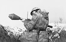 Bundesarchiv Bild 101I-709-0337A-10A, Ukraine, Soldat mit Panzerfaust.jpg