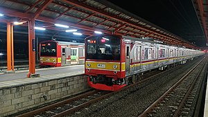 ブカシ ( berhenti ) 駅に停車する元JR205系。