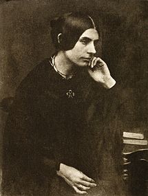 Retrato de la escocesa Eleanor Rigby hacia 1840, obra de David Octavius Hill (Scotland, 1802-1870) y Robert Adamson (Scotland, 1821-1848), publicado en 1910 y expuesto en el Museo de Arte del Condado de Los Ángeles.