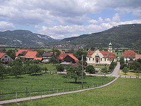 Kestenholz, im Hintergrund Klus Balsthal mit Burg Neu-Bechburg