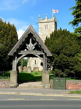 Lych Gate, met All Saints Parish Church op de achtergrond