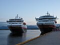 MS «Nordkapp» og MS «Polarlys» møtes i Molde havn