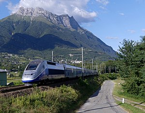 TGV Duplex bei der Vorbeifahrt in Saint-Jean-de-la-Porte