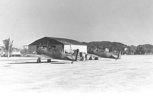 Dva North American A-27 17. stíhací peruti USAAC na letišti Nichols Field, Filipíny, 1941