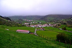 Municipio de Beintza-Labaien. En primer termin se troba o lugar de Labaien, dezaga se veye o lugar de Beintza