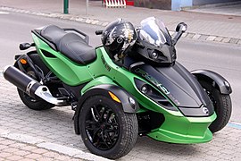 Can-Am Spyder。（左右に傾けられない）。