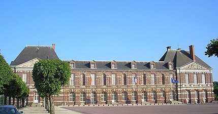 Le château des Matignon, devenu hôtel de ville.