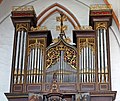 Hauptwerk der Kleinen Orgel der Lübecker Jakobikirche (1467/1515) mit Kielbogen und bemalten Pfeifen