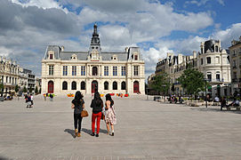 Place du Maréchal-Leclerc (ancienne place d'Armes) rénovée (2012).