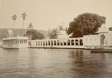 Vue rapprochée de Jag Mandir avec le Gul Mahal en arrière-plan (1910)