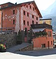 Chasa da L`Üja in Scuol (Sgraffito von Steivan Liun Könz, erstellt 1992)