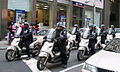 骑警用摩托车的纽约市警察局警官