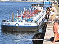 Péniche automotrice dans le port du Havre