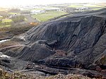 Terril de Saint Antoine démantelé en vue de récupérer le charbon et abandonné à son sort après la faillite de l'entreprise qui effectuait les travaux.