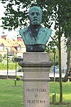 Byst av Sven Anderson i Surbrunnsparken i Ystad föreställande F.V. Thorsson.