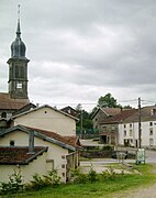 L'église Saint-Remy et la rue principale.