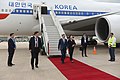 Moon ja vaimonsa Kim Jung-sook punaisella matolla