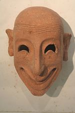 Maschera che fa smorfie al Museo Whitaker di Mozia (Sicilia)