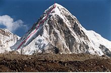 Traçat de la via oberta per Ueli Steck i Ueli Bühler per la cara oest del Pumori, a l'Himàlaia
