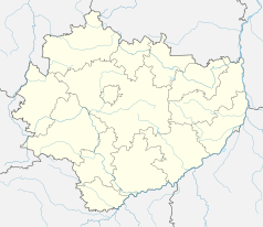 Mapa konturowa województwa świętokrzyskiego, w centrum znajduje się punkt z opisem „Uniwersytet Jana Kochanowskiego w Kielcach”