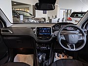 Interior modelo 2019 após facelift (volante na direita)