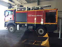 Camion des pompiers chargé de l'aéroport de Saint-Nazaire.