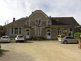 The town hall and school of Chérêt