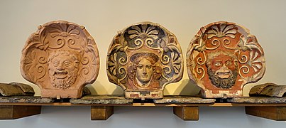 Antéfixes avec têtes de Ménade et Silène (inv. 13978, 14118)