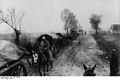 Tysk forsyningskolonne (tren), på østfronten, der jernbanelinjene sluttet var militær logistikk avhengig av hester Foto: Deutsches Bundesarchiv, Bild 183-S34205 / CC-BY-SA 3.0