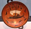 La celebre kylix a occhioni Il mito di Dioniso e dei pirati Tirreni trasformati in delfini, nelle mani di Exekias