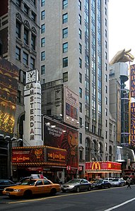 The Lion King na Broadway (performance de 2003,ainda no New Amsterdam Theatre).