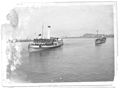 Тържествено пристигане на представителите на официалните български власти в Тулча, отляво е яхтата на Фердинанд съпровождан от военен кораб /вдясно/