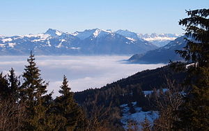 Näbelmeer über dr Linthebeni, vom Etzel us gseh