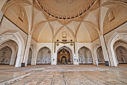 Нервюрный свод на пониженных стрельчатых арках в соборной мечети (Jama Mosque) Биджапура, XVI век