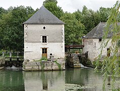 Le Moulin Potard, un peu en amont du premier (situé administrativement sur la commune voisine d'Artannes sur Indre).