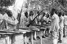Des auxiliaires de police (Polizeiaskaris) en Afrique orientale allemande en 1906.