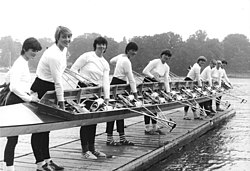 Itä-Saksan maajoukkuekahdeksikko vuonna 1982. Karin Metze kauimpana kamerasta.