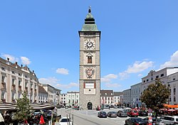 Enns főtere a Stadtturmmal