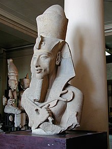 Statue o Akhenaten in the early Amarna style.