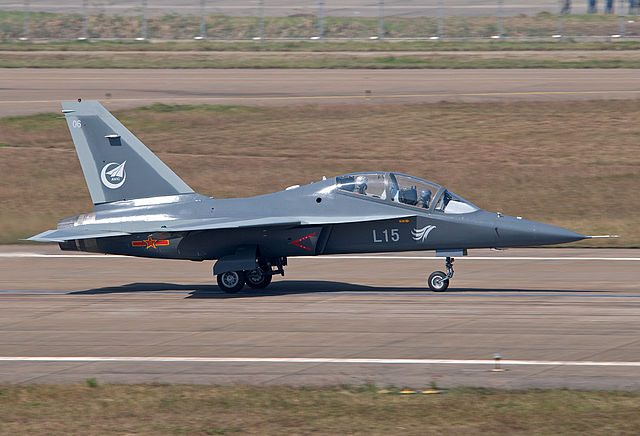 Aeronave de ataque Hongdu L-15 Falcon