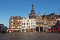 Nimega, el Grote Markt con la torre de la iglesia (la Sint Stevenskerk)