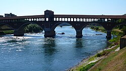 Pavia, a Ponte Coperto (jelentése: „fedett híd”) a Ticino fölött